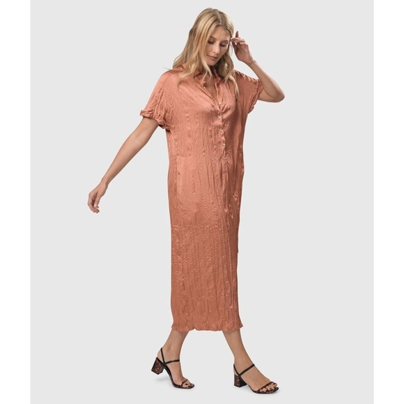Alembika • Crinkle Maxi Shirtdress Short Sleeve in Soft Coral Pink - Picture 3 of 12